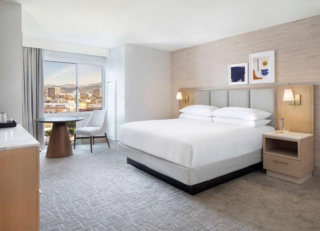 Hilton Santa Monica Hotel & Suites — sauna and spa facilities