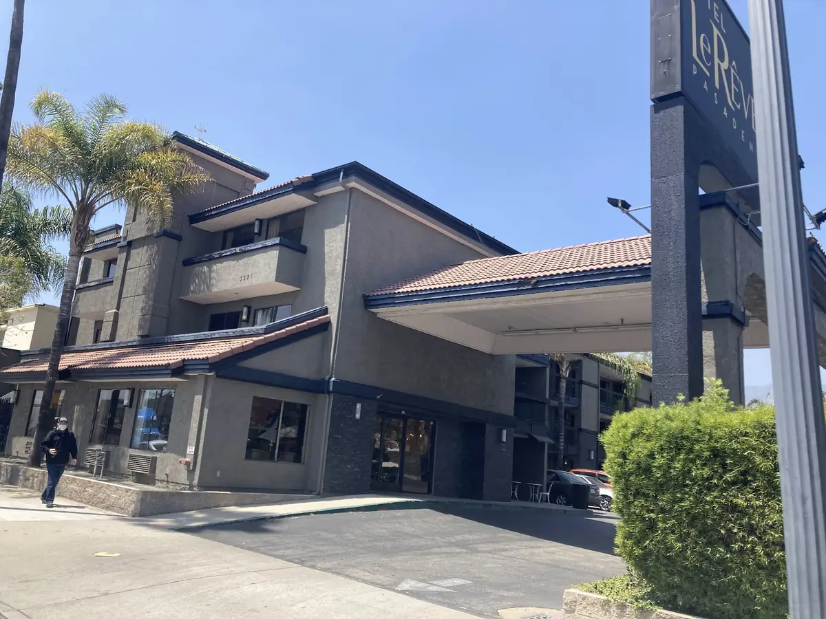 Hotel Le Reve Pasadena — sauna and spa facilities